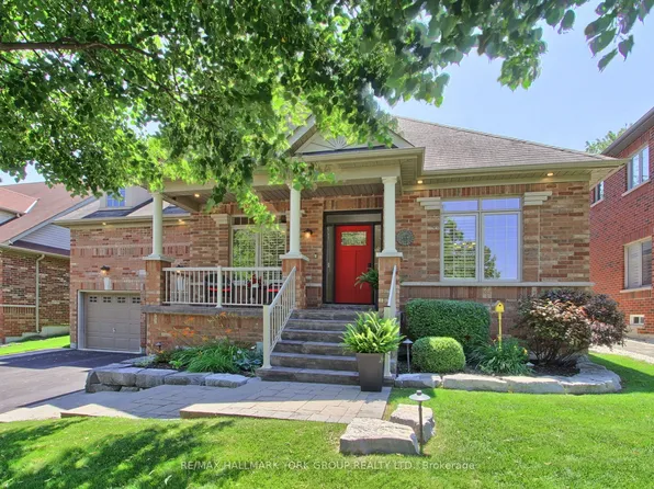 1078 Bob Scott Ct, Newmarket, ON L3X 3L7