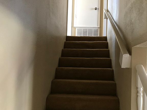 5th image of 266 Alexandria Dr