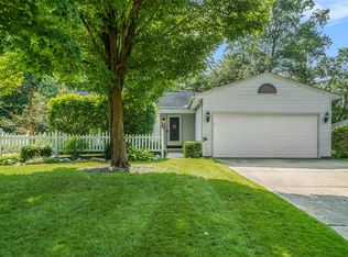 2001 Baywood Dr, Wixom, MI 48393