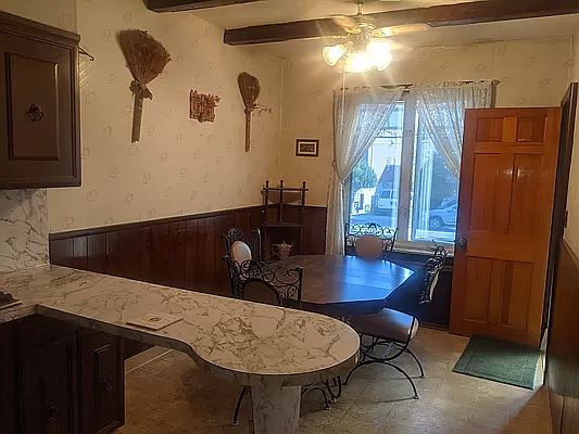 3rd image of 1362 E 53rd St