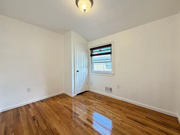 266 Brookfield Ave — Photo 18