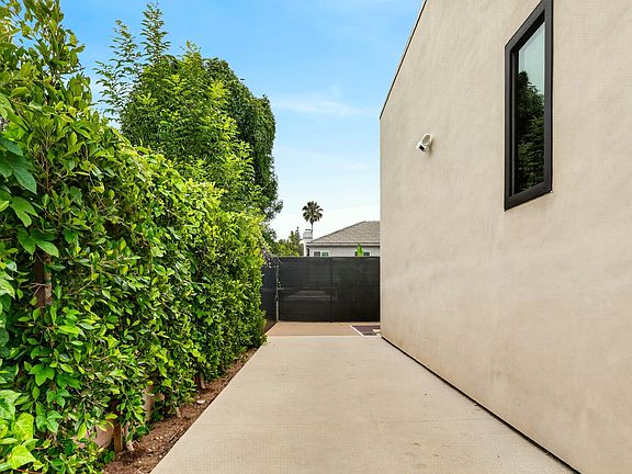 4th image of 5728 Calvin Ave #1/2