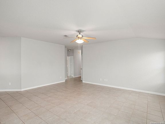 3rd image of 727 SPECTRUM DR