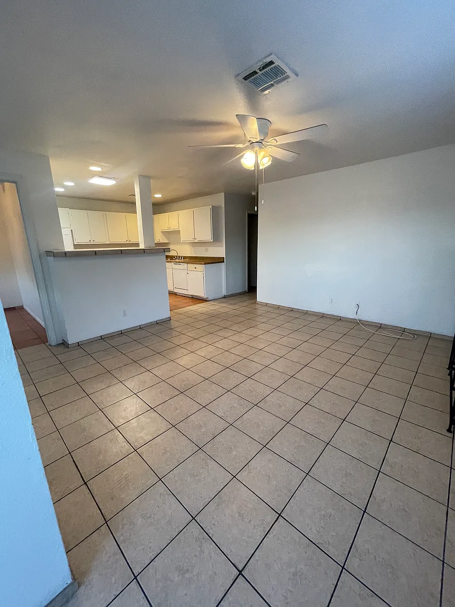 Photo 2 of 8 - 6237 Yerba Ln #D - Las Vegas, NV Building Photo - 6237 Yerba Ln #D