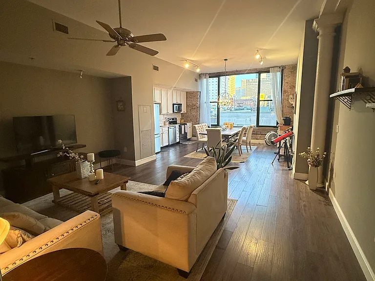 78 E Chestnut St #303 — Photo 7