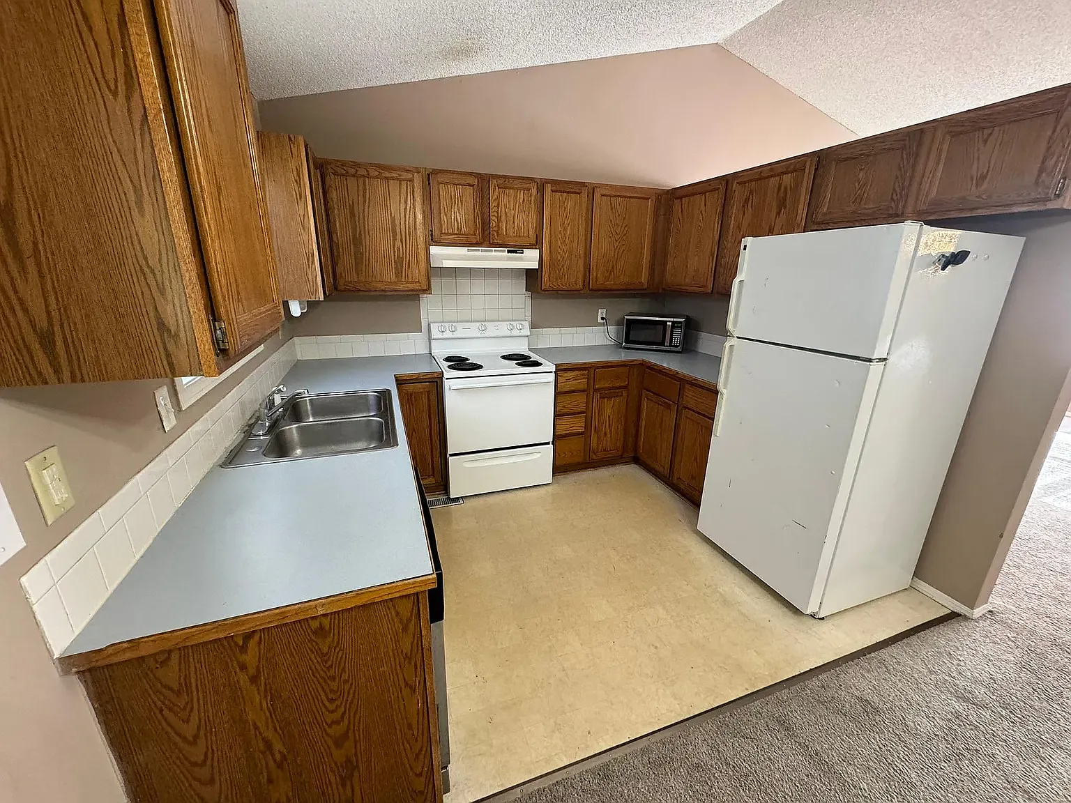 3 bed, 1688 sqft, $1,600 — Photo 3