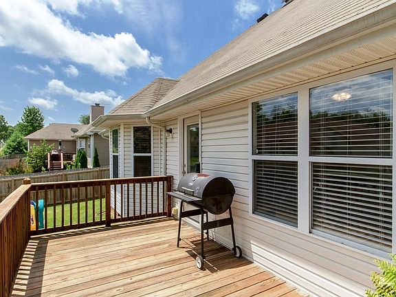 4th image of 209 Foster Dr