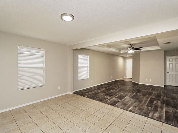 4th image of 818 Cowhide Dr