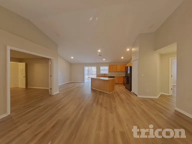 1219 Cheshire St — Photo 2