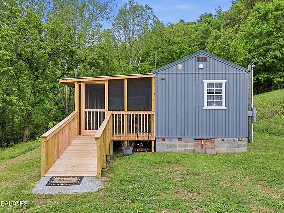 3rd image of 431 High Ridge Ct