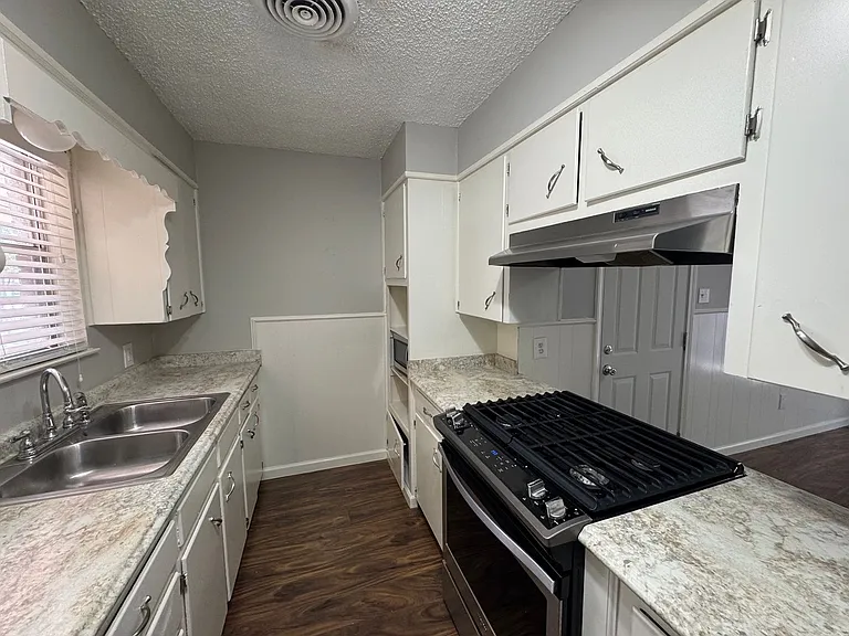 315 N Walnut St — Photo 3