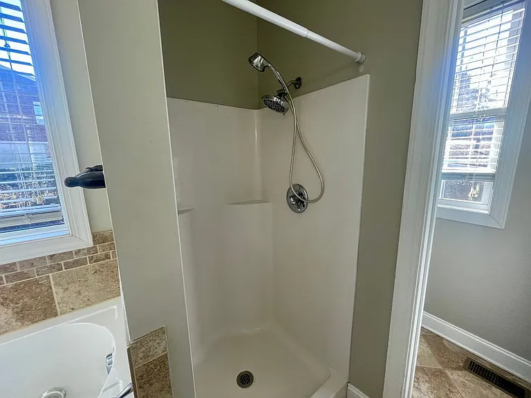 728 Sherman Dr — Photo 8
