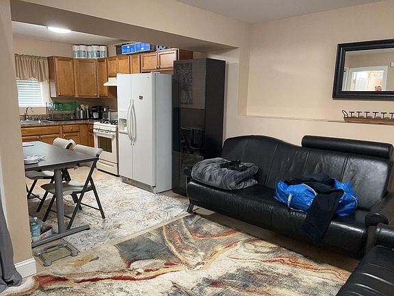 3rd image of 194 King St #1R