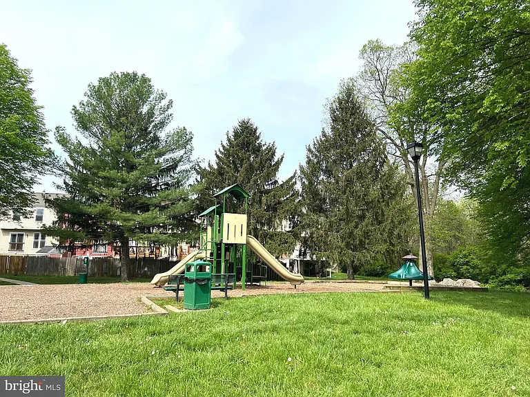 1679 Colonial Way — Photo 31