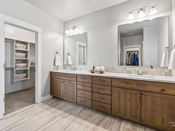 5th image of 1010 E Sweet Pearl St