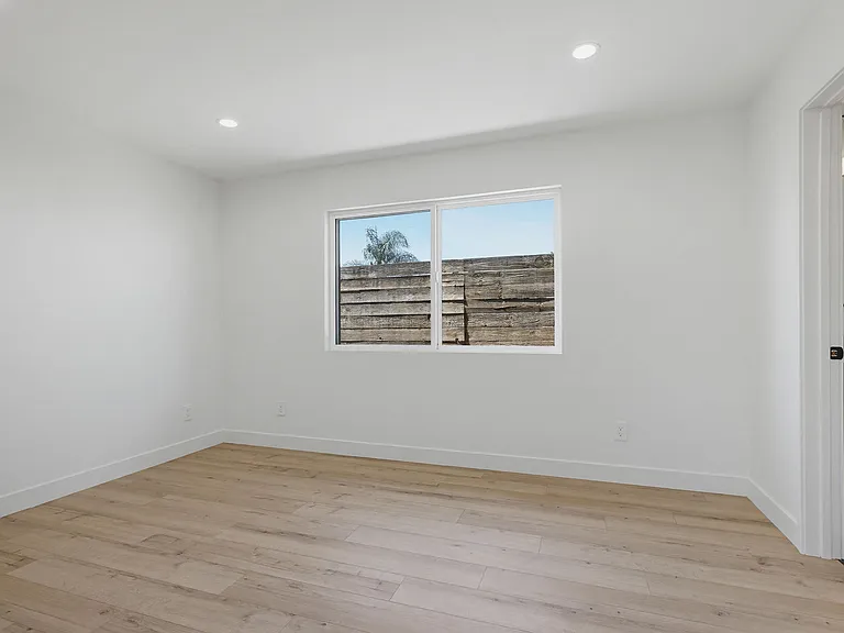 2036 Pomona Ave #C — Photo 18
