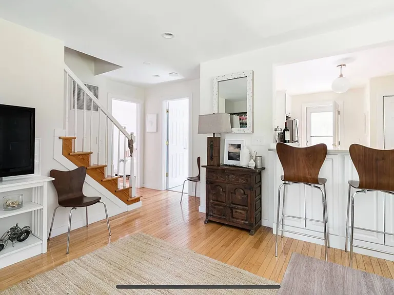 25 Rutland Rd — Photo 5