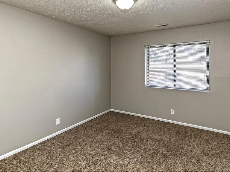 Howard Street Apartments — Photo 19