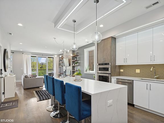 4th image of 1822 N Kedzie Ave #2