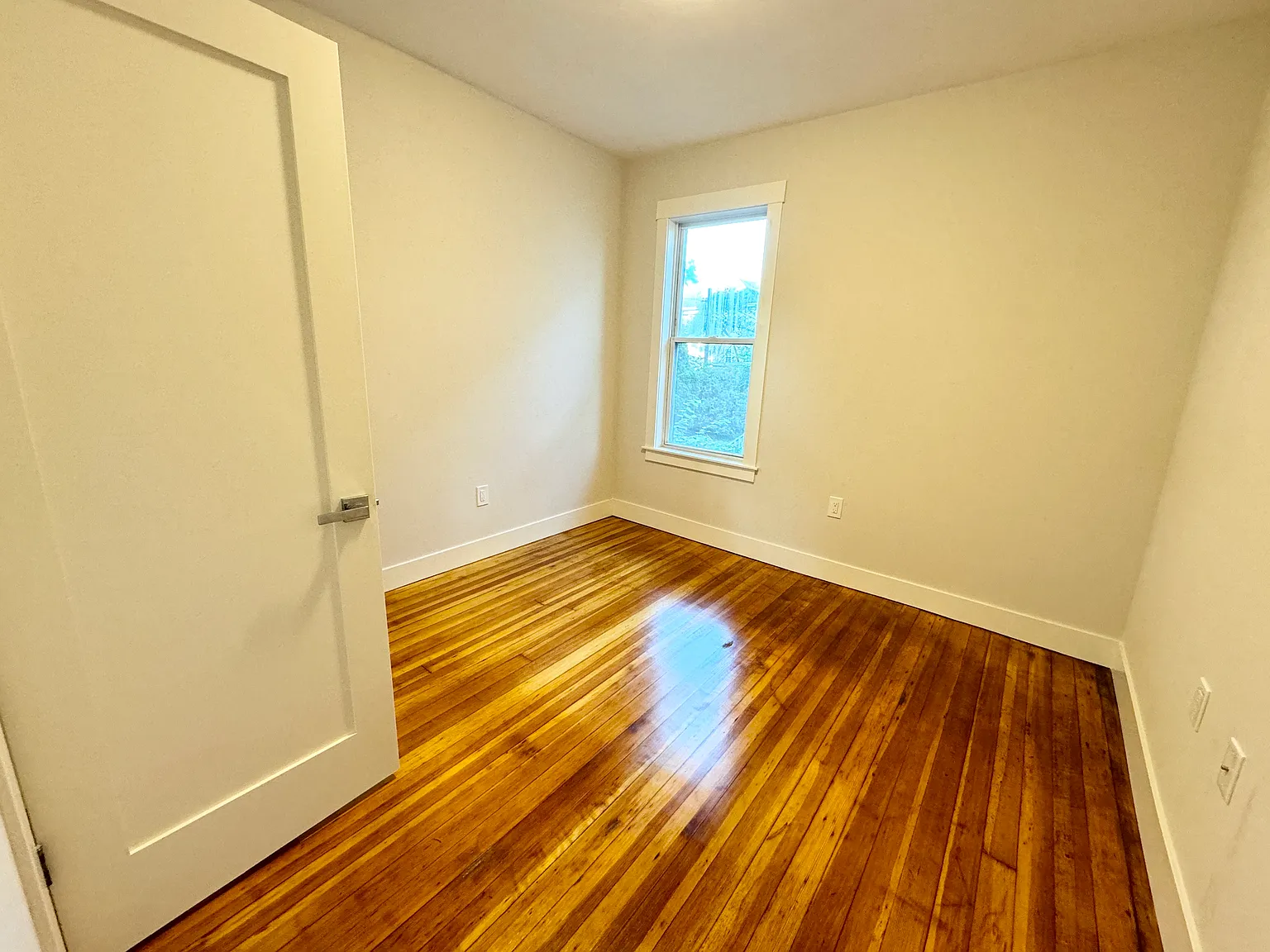 4 bed, $4,000 — Photo 3