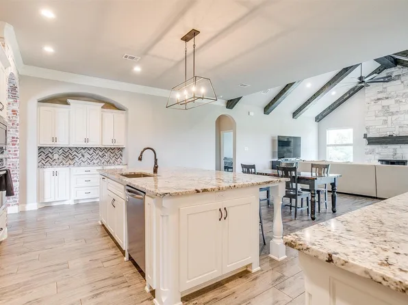 534 Christian Way, Azle, TX 76020