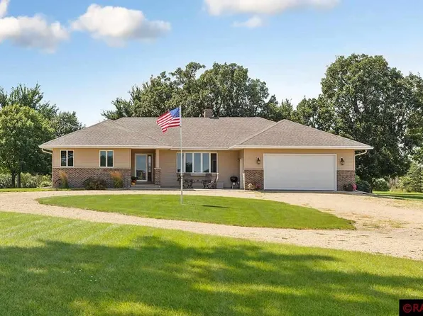 21596 499th Ave, Lake Crystal, MN 56055