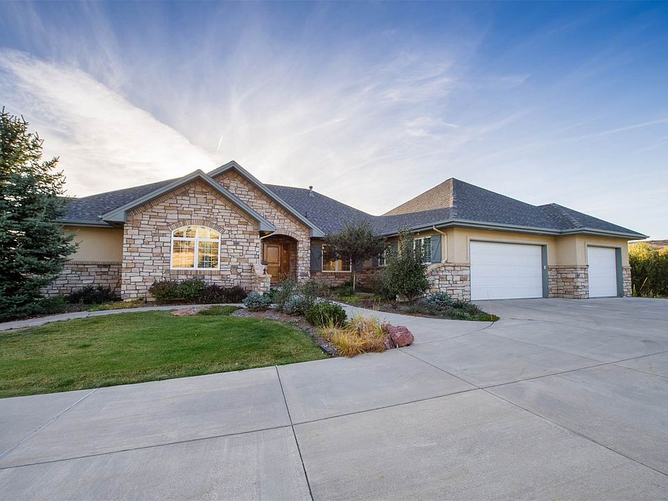 Driveway to 3-car garage