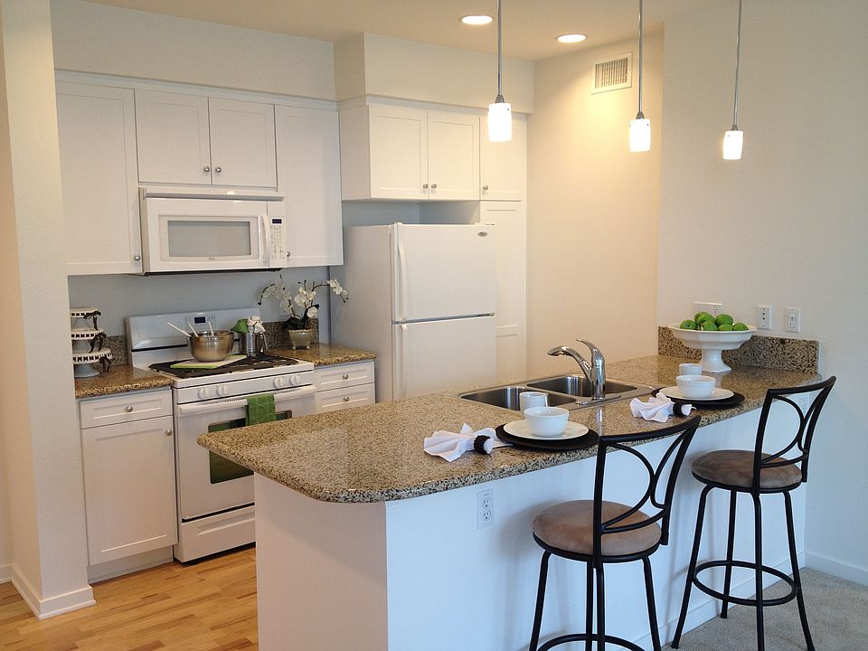 Upgraded Kitchen w/ Island