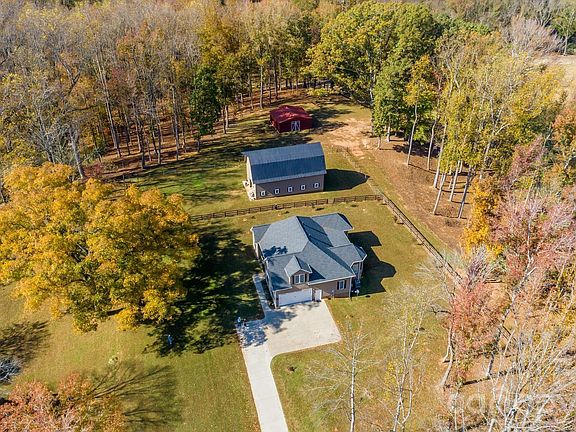 3rd image of 1579 Jennings Rd