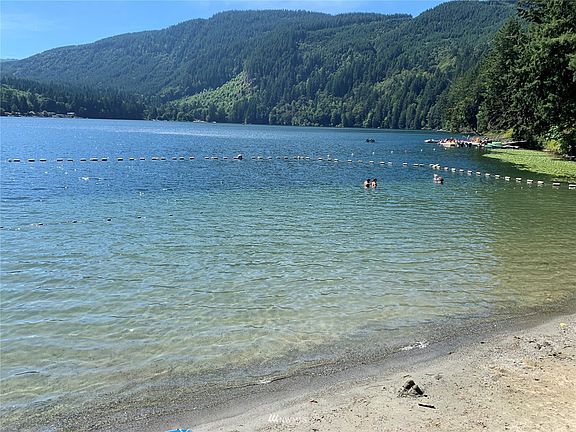 A short drive to Lake Samish Beach>