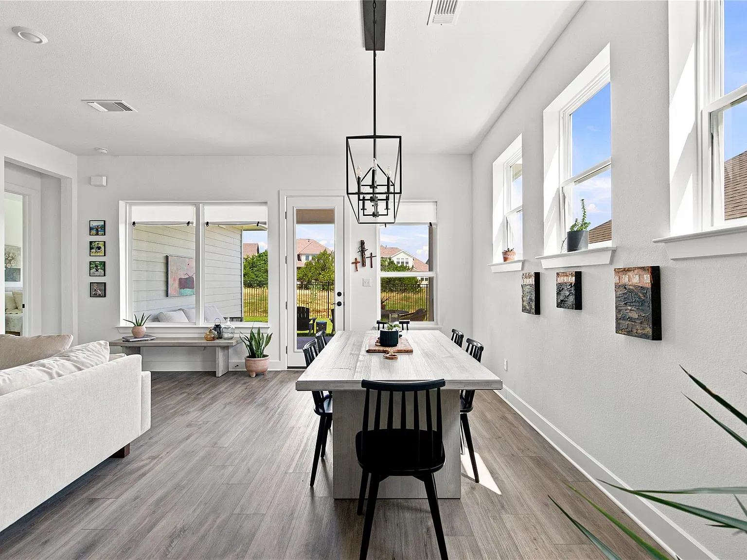 3 bed, 2.5 bath, 2198 sqft, $3,300 — Photo 2