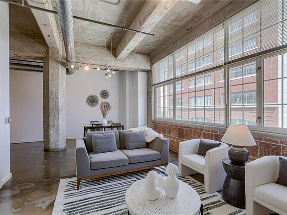 2nd image of 321 W 7th St APT 306