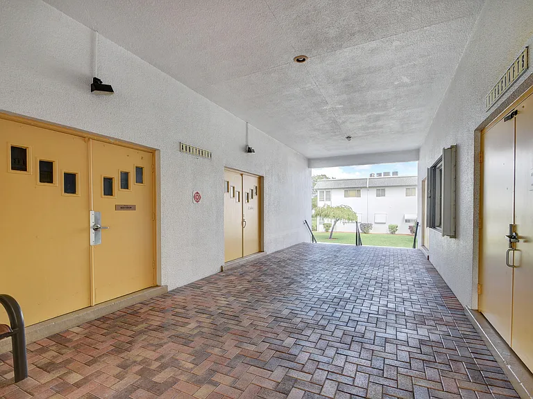 2840 Lake Osborne Dr #202 — Photo 23