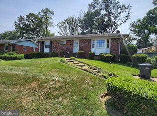 3822 Gallows Rd, Annandale, VA 22003