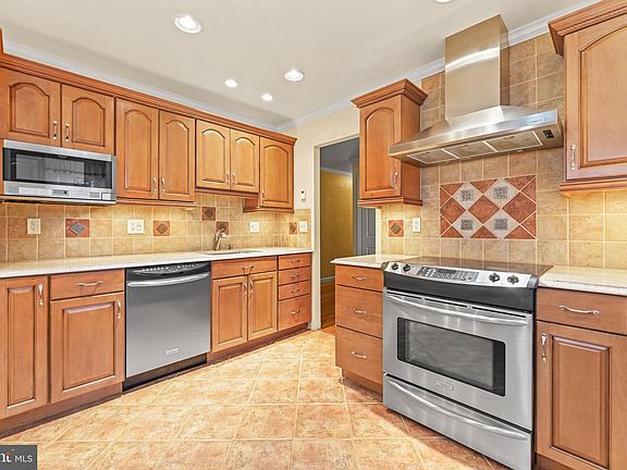 3rd image of 1806 Woodrail Dr