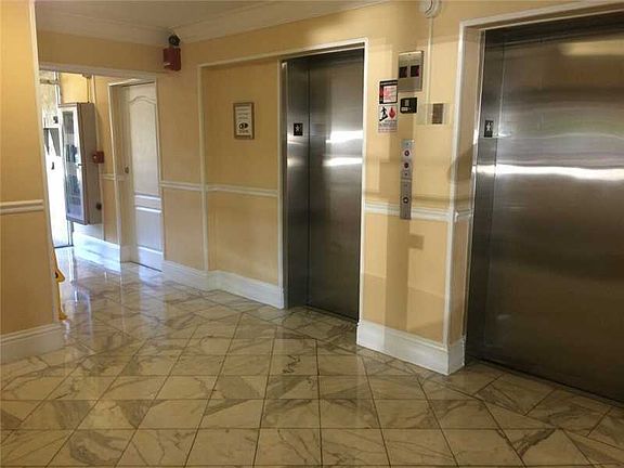 5th image of 2020 NE 135th St APT 403