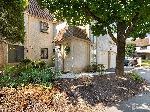 3rd image of 124 Park Gate Dr