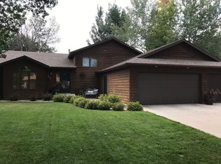 423 W Wachter Ave, Bismarck, ND 58504