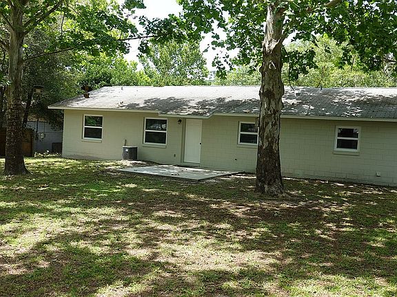 3rd image of 2660 NE 44th St