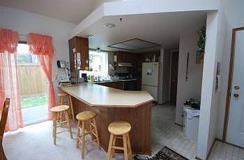 5th image of 7656 Colony Ct NE