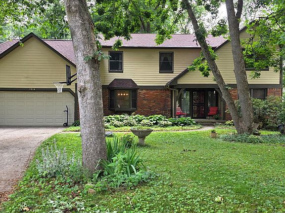 2nd image of 1914 S Hunters Ridge Ln