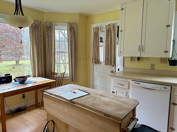 2nd image of 107 Woodbridge St
