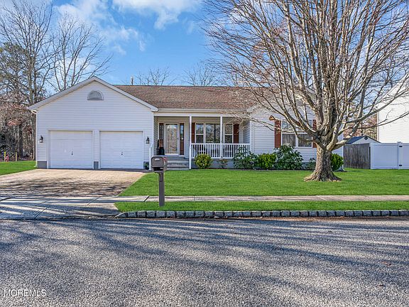 3rd image of 12 Brentwood Drive