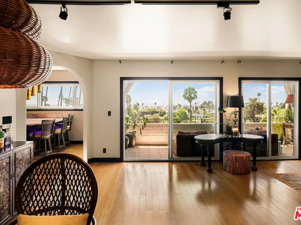 7560 Hollywood Blvd #Penthouse 409, Los Angeles, CA 90046