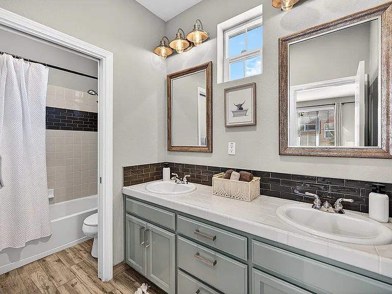 390 Caravaggio Cir — Photo 45