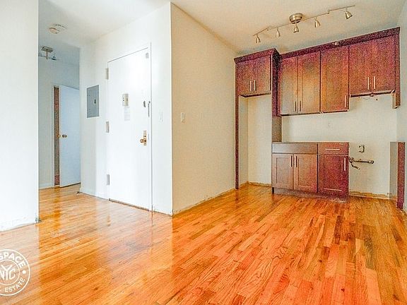 2nd image of 1020 Pacific St #4D