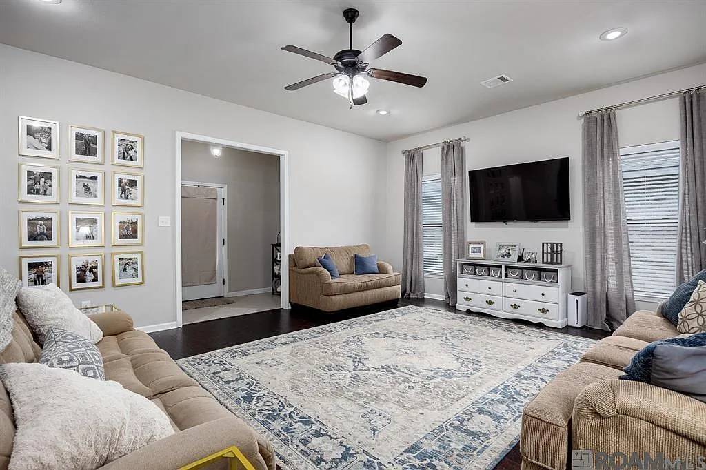 3 bed, 1973 sqft, $2,200 — Photo 4