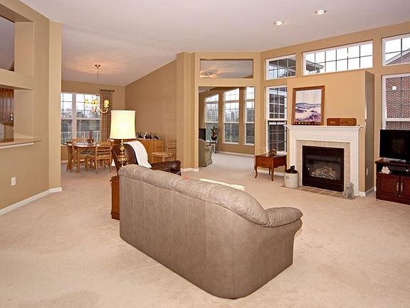 5th image of 12658 Broadmoor Ct N