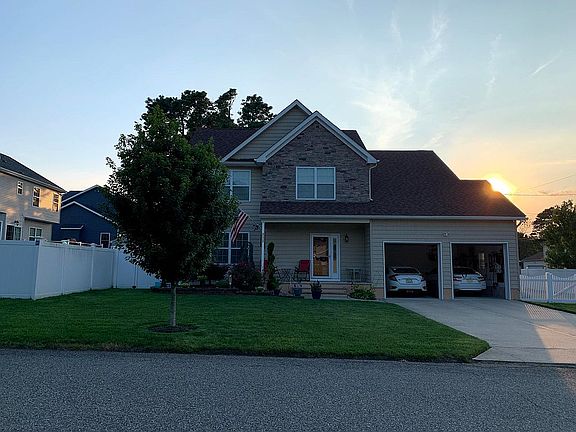 2nd image of 913 Beechmont St