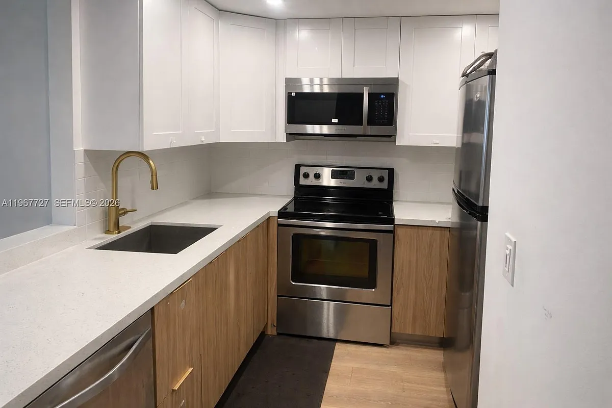 Building Photo - 2935 NE 163rd St #3K